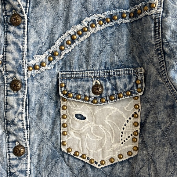 POL Dust & Denim Shacket - Picture 8 of 16